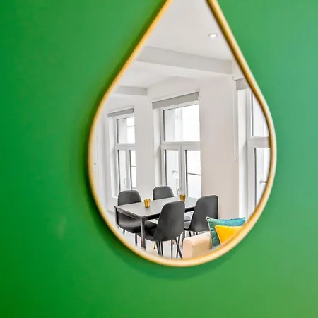 Apartment Designer - Prime Location For 4 Guests *