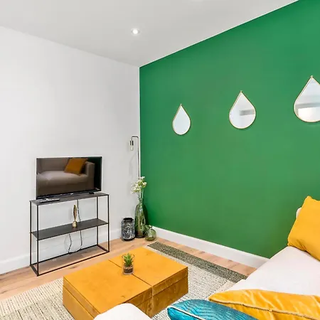 Designer - Prime Location For 4 Guests Apartment