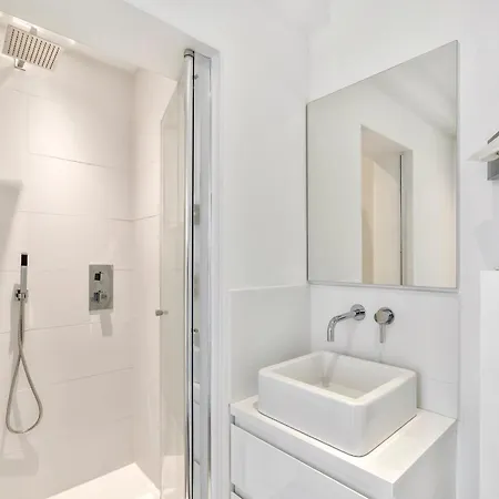 Designer - Prime Location For 4 Guests Apartment *